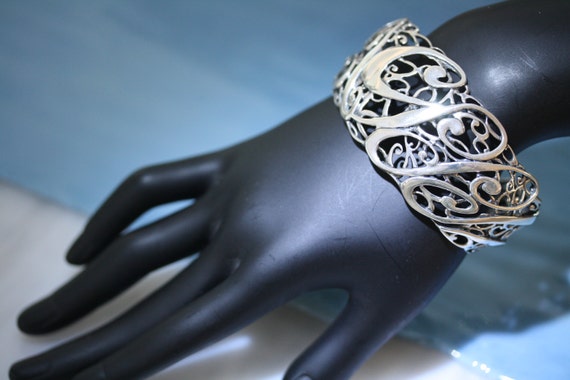 Outstanding Vintage Sterling Silver Fillagree Cuff - image 5