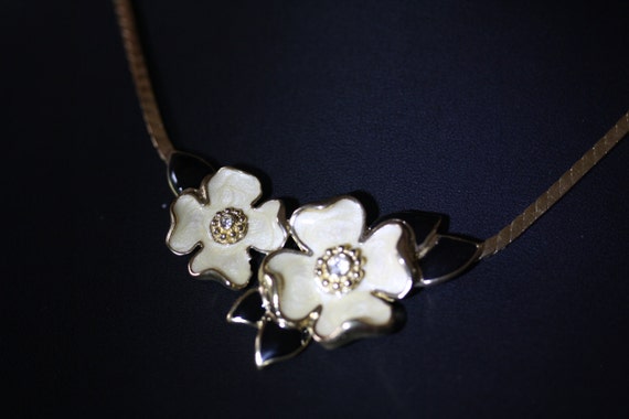 Elegant Vintage Trifari Enamel Floral Necklace - image 3