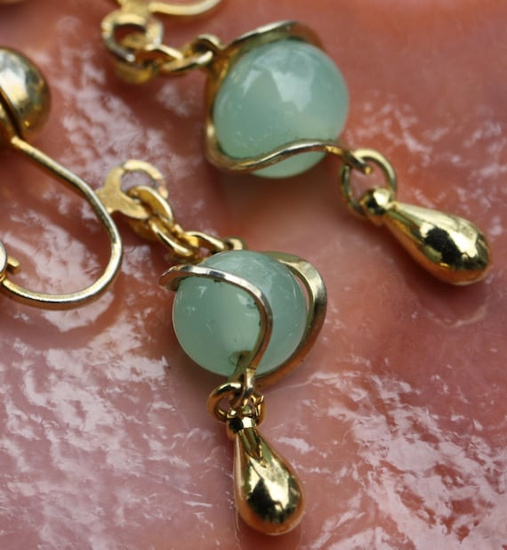 Elegant vintage carved glass necklace and earring… - image 5