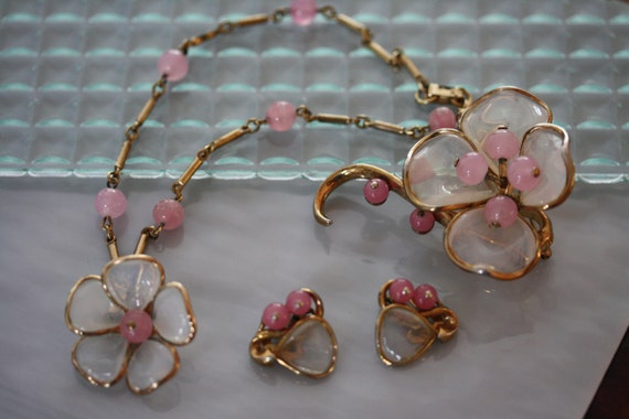 Alfred Philippe Vintage Crown Trifari Pink and White Art Glass