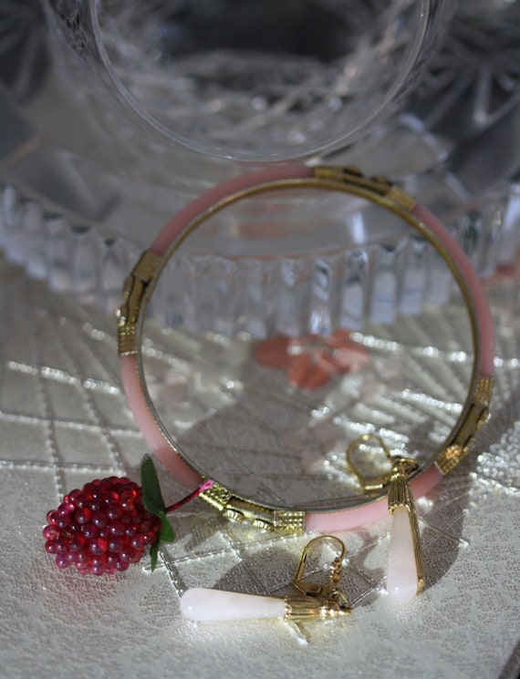 Pretty in Pink Lovely Mid Century Soft Pink Bangle