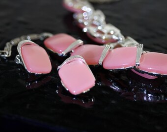 Luscious Lisner Plush Pink Perspex Thermoset Jewelry Set Choker Earrings