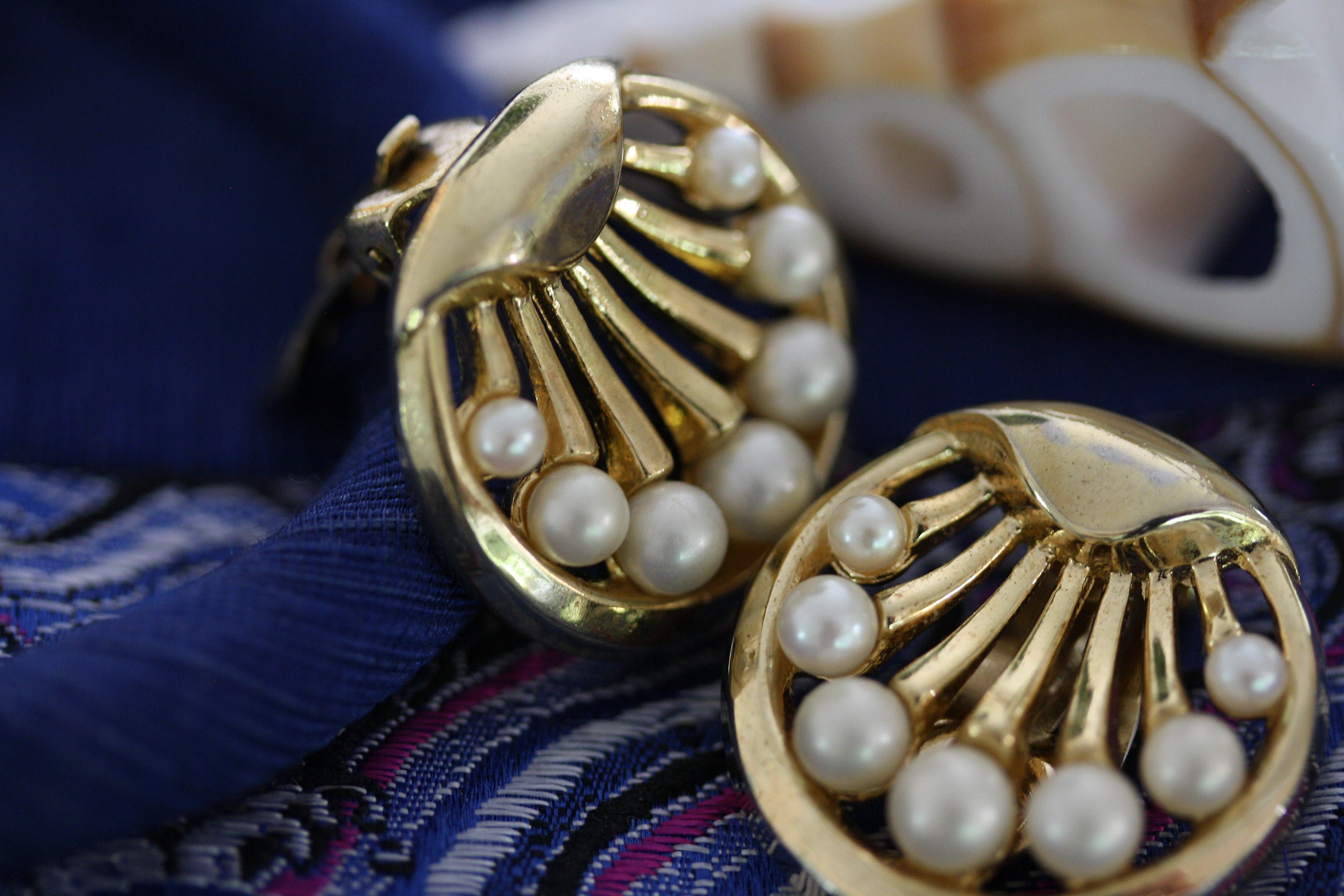 Crown Trifari Vintage Gold and Pearl Art Deco Fan Clip-on 