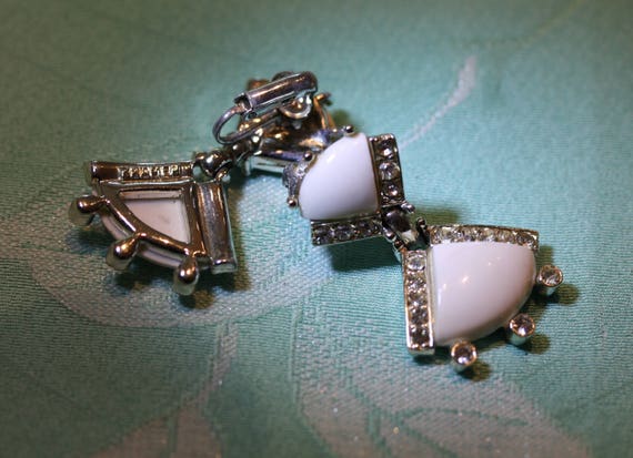 Lovely Vintage Kramer White Milk Glass Dangles - image 5