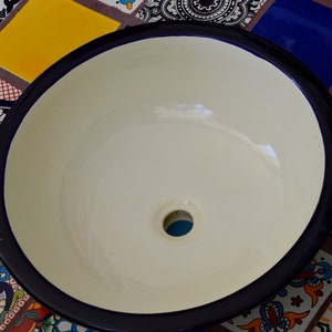 A round sink