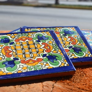メキシコのタラベラ タイル 90 枚。ハンドメイド - ハンドペイント 4インチ x 4インチ。