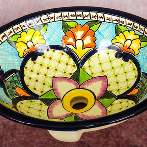 1 Washbasin with sunflower design and complete accessories!