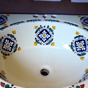 1 Washbasin with complete accessories!
