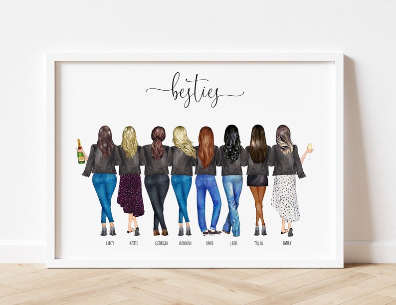 Puede incluir: Impresi&oacute;n enmarcada que representa a ocho mujeres, cada una con diferentes peinados, que visten chaquetas negras y vaqueros o faldas. La palabra "besties" est&aacute; escrita en cursiva. Cada mujer tiene un nombre debajo.