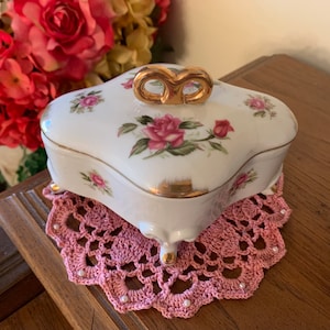 Beautiful Pink Rose Footed Trinket Jewelry Box with Handle Elegant, Lovely Makes a Wonderful Gift Very Good Vintage Condition image 1