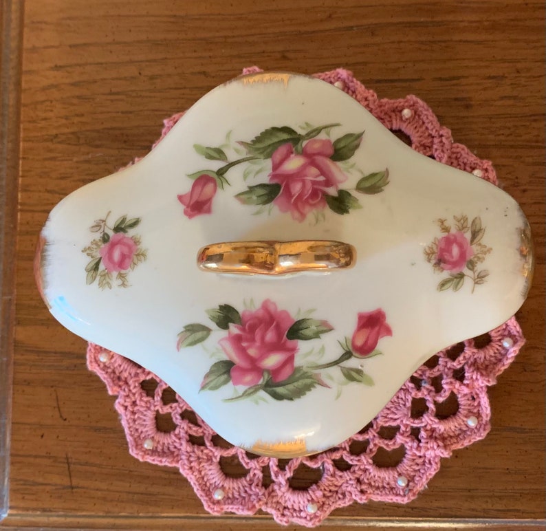 Beautiful Pink Rose Footed Trinket Jewelry Box with Handle Elegant, Lovely Makes a Wonderful Gift Very Good Vintage Condition image 2