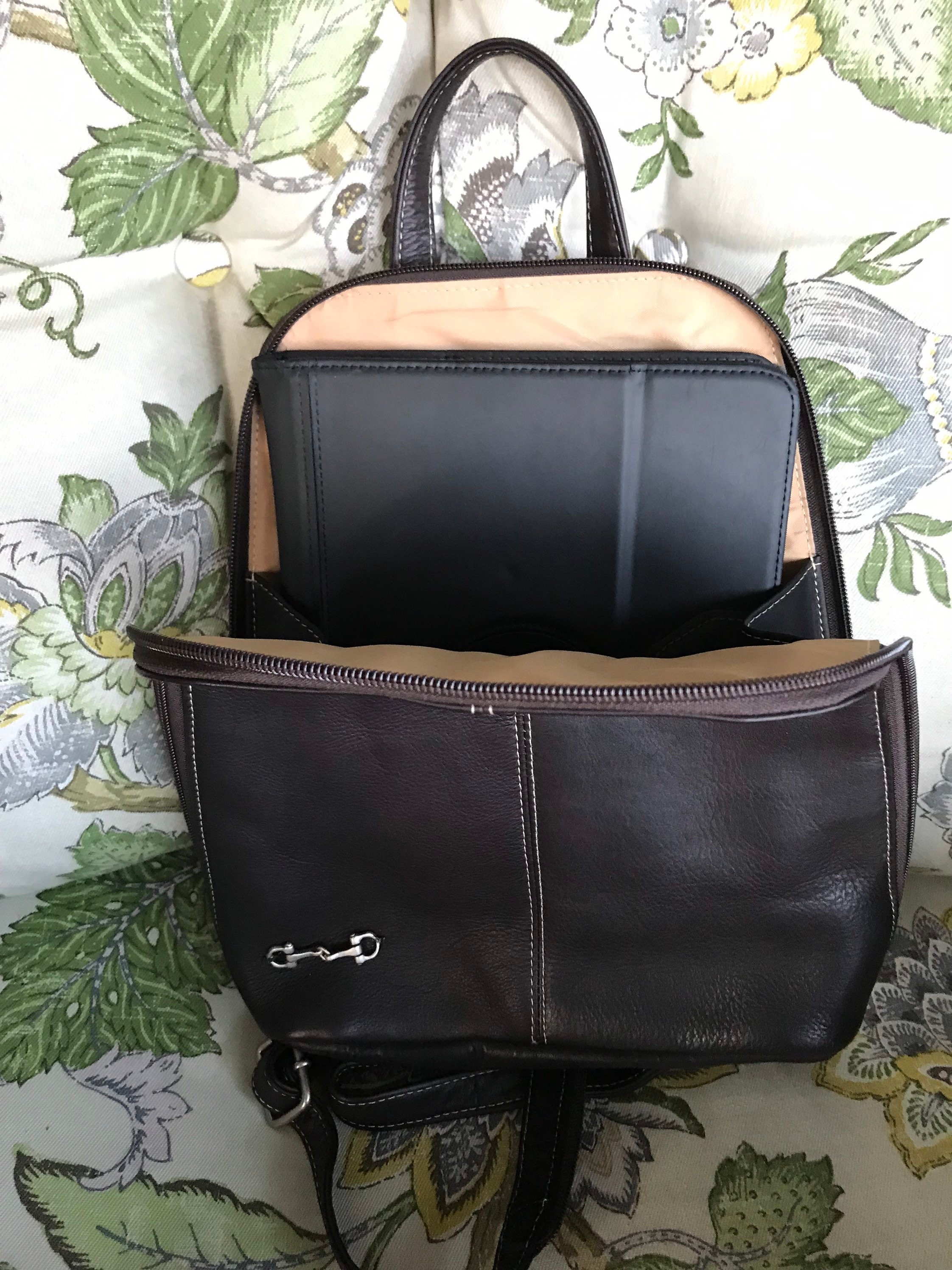 9120 Horse Family Faux Leather Leather Convertible Backpack Purse Convertible Italian Leather Backpack/Crossbody Navy Blue main image 3