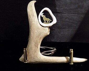 Wolf howling at the moon business card holder