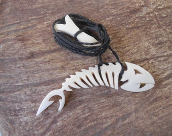 Een unieke ketting met bottenvissen