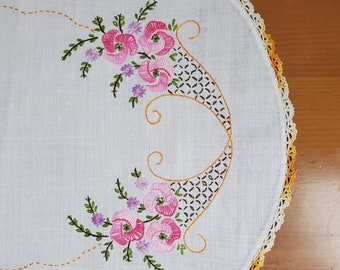 Embroidered Table Runner - 1950s Vintage Linens Tablecloth - Handmade Crochet Embroidery Floral Pattern, Pink Flowers Yellow Trim