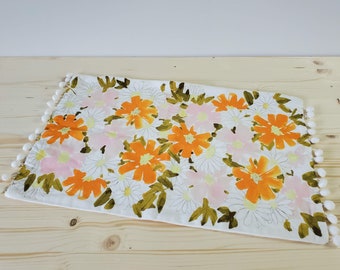 Vera Neumann Pillow Cover 19" x 12.5" Ball Tassel Trim Orange Pink White Pillow with Daisy Flowers.