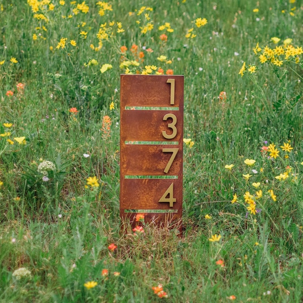 Enfield Address Yard Sign: Vertical Yard Post with Aluminum Numbers