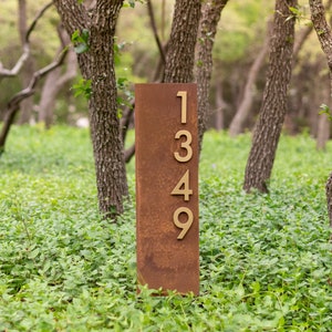 Oak Knoll Address Yard Sign: Vertical Lawn Sign with Aluminum Numbers