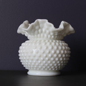 Vintage Fenton Hobnail Milchglas Vase mit Rüschen Rand