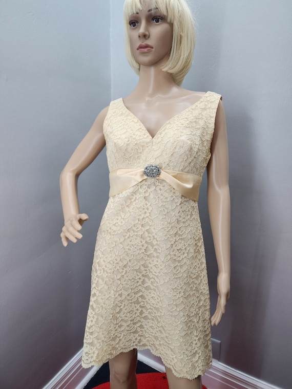 60s Vintage Ivory Lace Wedding / Honeymoon Mini Dr