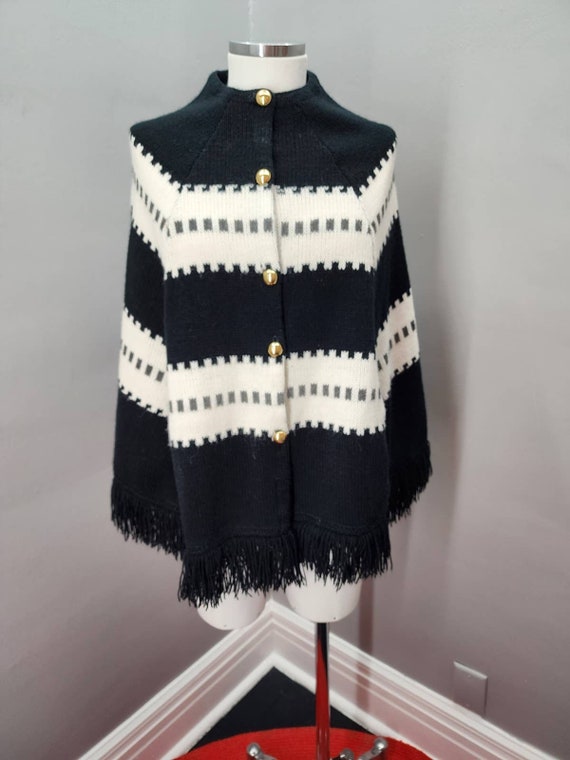 70s Sturbridge Black and White Knit Cape - S