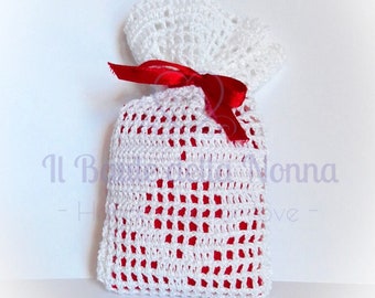 Favor favor bag with crochet heart