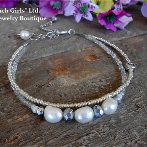 Perlas de agua dulce tobillera personalizada Alfabeto personalizado Carta Pulsera de pie Boho Beach Concha de verano Regalo de boda Mujer Chica Boho Sandalia