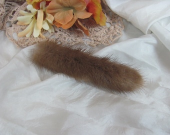 Vintage B. Altmann & Co Mink Hair Bow Clip – Luxury 1950s  display picture 2
