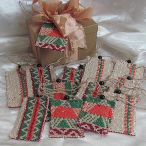 6 bellissime etichette regalo in tessuto testurizzato // Decorazioni per la casa in tessuto vintage originale fatto a mano // Copriletto Bates *Pronto per la spedizione*