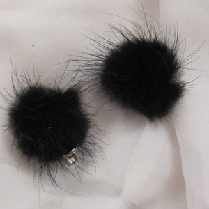 ブラックミンクファーポンポンヘアクリップ、スカーフクリップ、シューズクリップ 2 個セット // 私のショップには他にもたくさんのビンテージファーアイテムがあります!