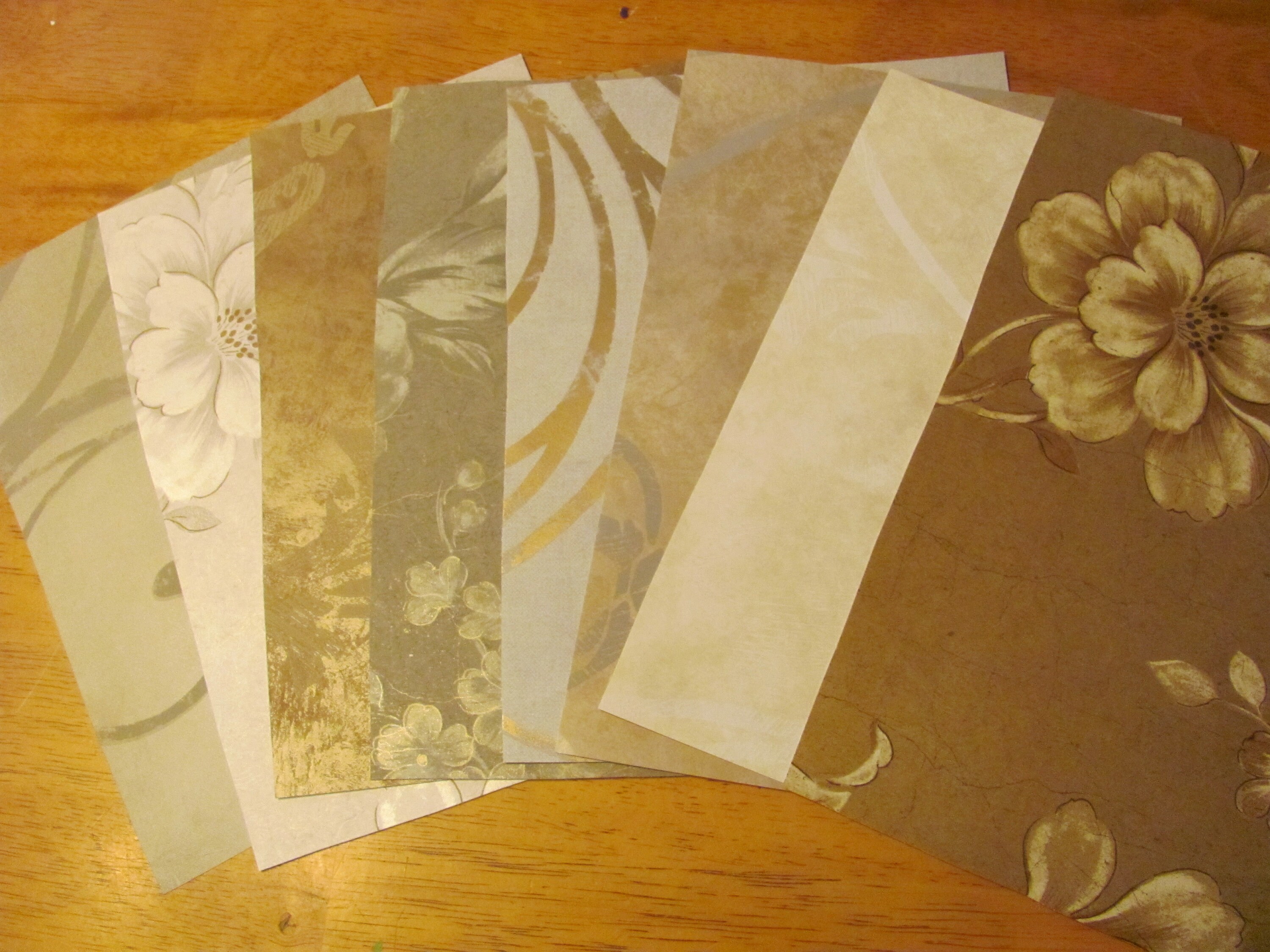 Lot de 8 feuilles de papier peint doré grande taille 12 "x 8" chaque - motif assorti retaille de dessins (# 1) livre Lot de 8 feuilles de grande papier peint doré grande de taille 12