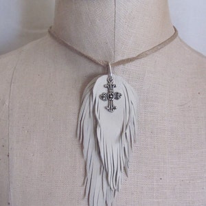 Beautiful Leather Feathers Necklace Choker + Earrings Set (10J)
