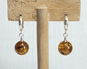 Boucles d'oreilles Huggie Hoop en ambre baltique terreux naturel et argent sterling