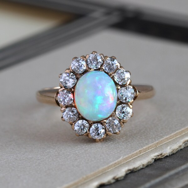 Anillo de racimo con halo de diamantes de talla antigua y ópalo antiguo, piedra natal de octubre de 14 k