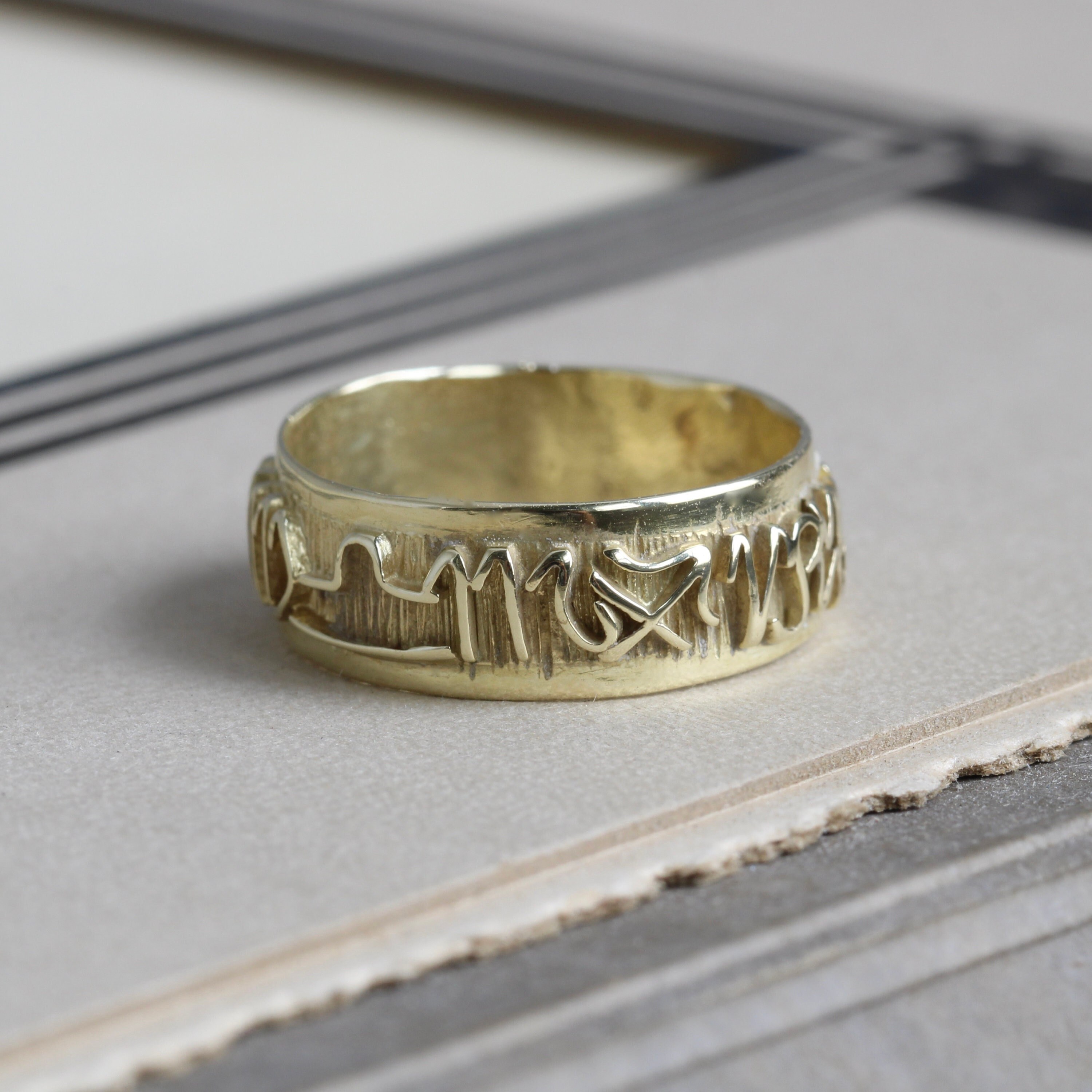 Louis Vuitton - LV Gram Ring - Metal & Zircon - Gold - Size: M - Luxury
