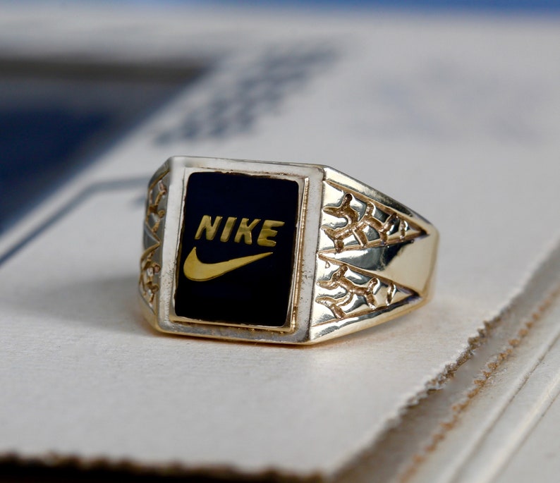 RESERVED // SOLD // Vintage Nike Swoosh Signet Ring, 1970s 10k Yellow Gold Resin Enamel, Sports Fan Unisex Mens Jewelry RESERVED // SOLD // Vintage Nike Swoosh Signet Ring, 1970s 10k Yellow Gold Resin Enamel, Sports Fan Unisex Mens Jewelry