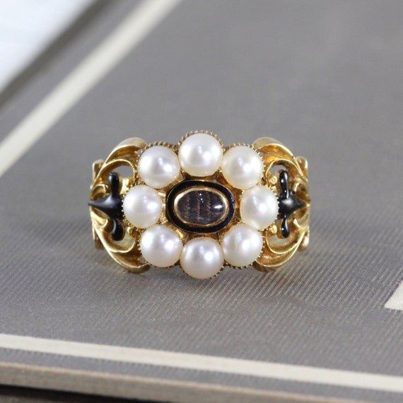 Pearl around ring