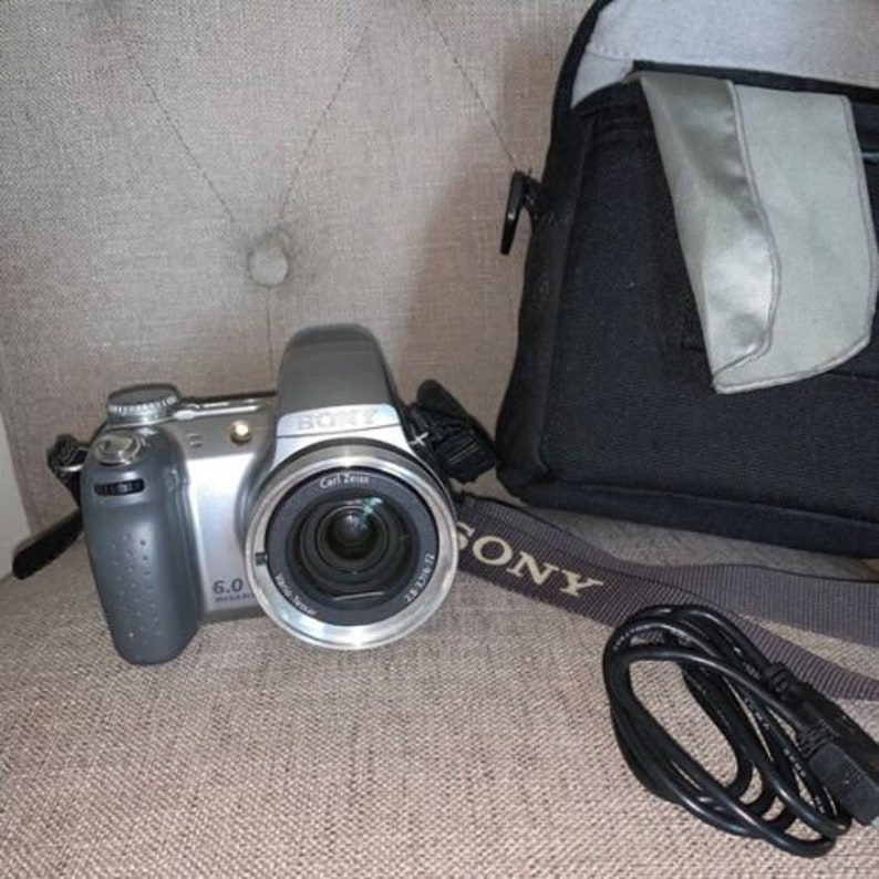 Sony Cyber shot DSC-H2 6MP Digital Camera 12x Optical Camera-cord-Bag batteries image 8