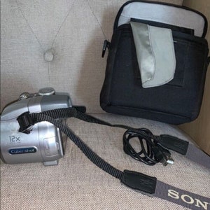 Sony Cyber shot DSC-H2 6MP Digital Camera 12x Optical Camera-cord-Bag batteries image 4