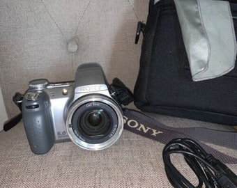 Sony Cyber shot DSC-H2 6MP Digital Camera 12x Optical Camera-cord-Bag +batteries