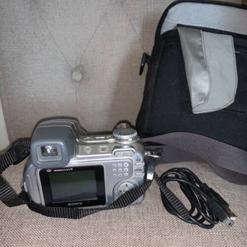 Sony Cyber shot DSC-H2 6MP Digital Camera 12x Optical Camera-cord-Bag batteries image 2