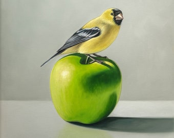 Chardonneret élégant et pomme grand-mère | Peinture à l'huile originale d'oiseau de 30,5 x 30,5 cm par Lauren Pretorius