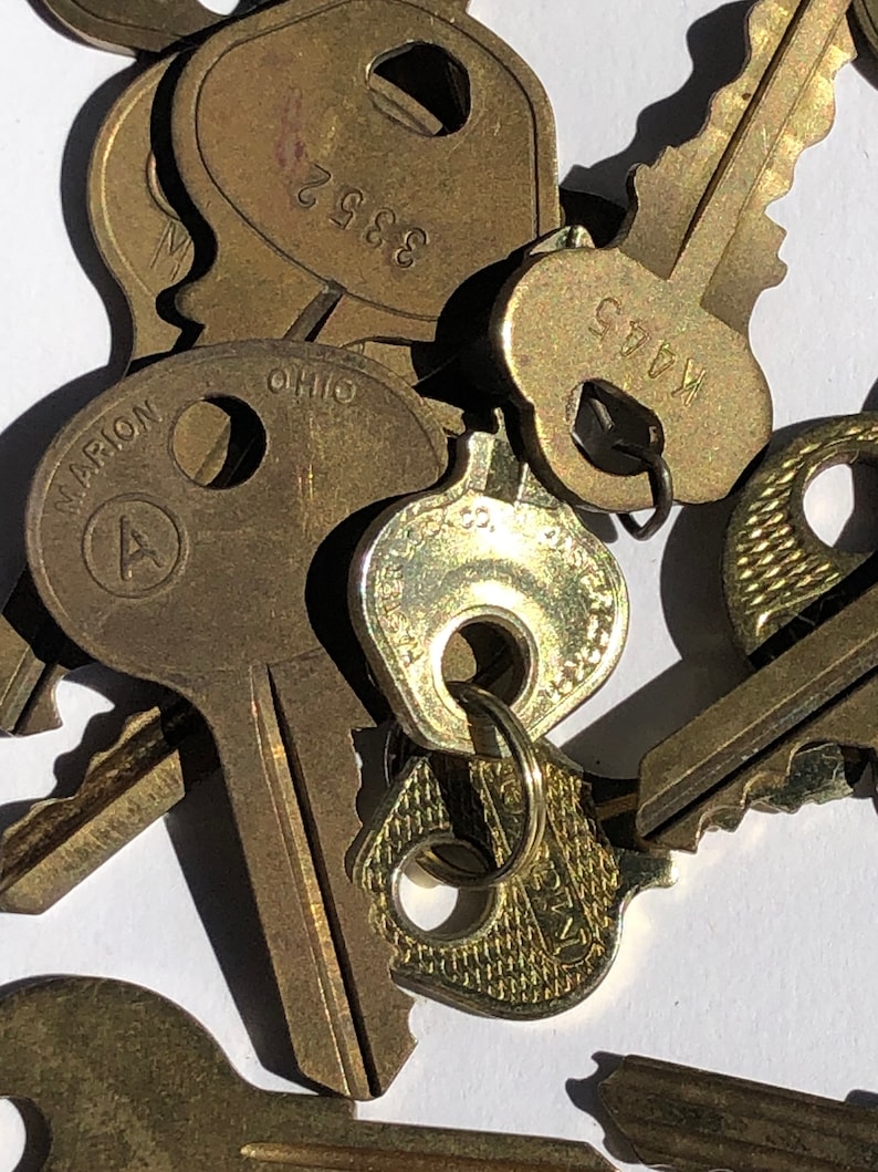Vintage old brass tone keys small lock keys Etsy