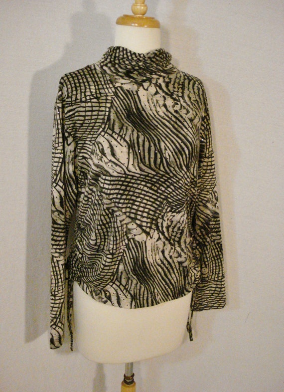 Turtleneck Ruched Black & White Abstract Top Blou… - image 5