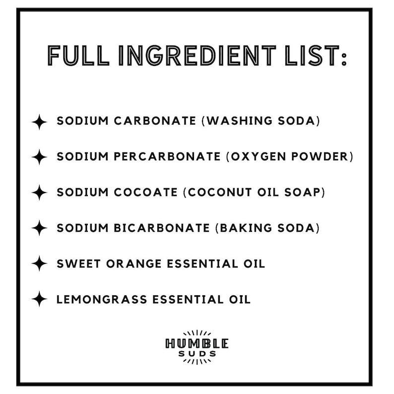Puede incluir: Un fondo blanco con texto negro que enumera la lista completa de ingredientes de un detergente para la ropa. Los ingredientes incluyen carbonato de sodio, percarbonato de sodio, cocoato de sodio, bicarbonato de sodio, aceite esencial de naranja dulce y aceite esencial de hierba de lim&oacute;n. El texto "HUMBLE SUDS" est&aacute; en la parte inferior de la imagen.