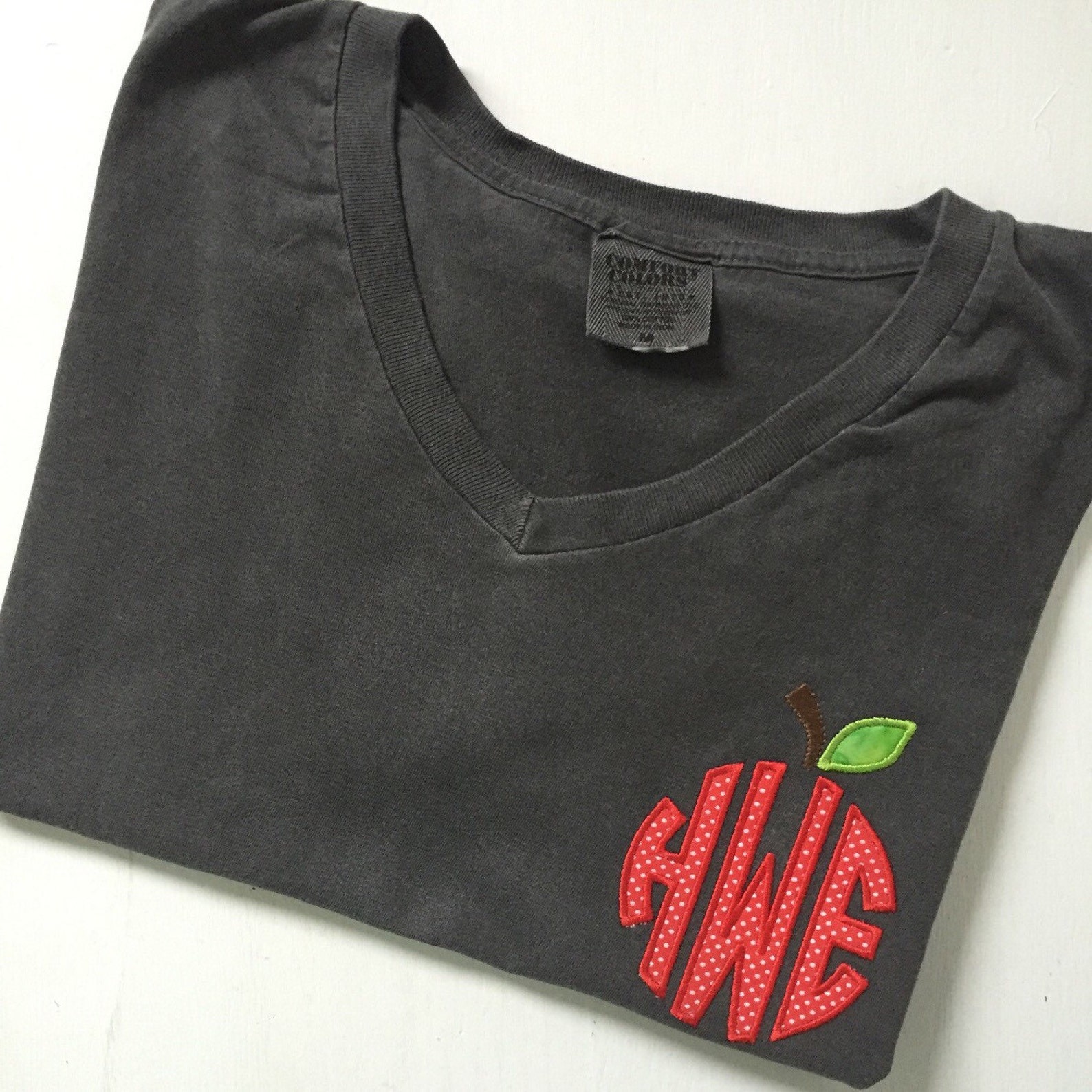 Comfort Colors Short Sleeve V-neck T-shirt With Apple Monogram - Etsy