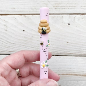 pastel pink beehive ergonomic crochet hook, polymer clay crochet hook, craft supplies, gift for her image 6