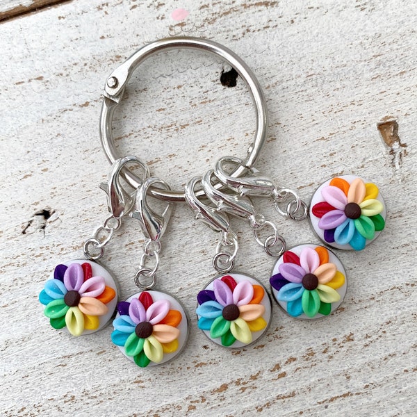 Regenbogen Blumen Maschenmarkierer, Maschenmarkierer gehäkelt, Geschenk für Bastler, Anhänger aus Polymer Clay