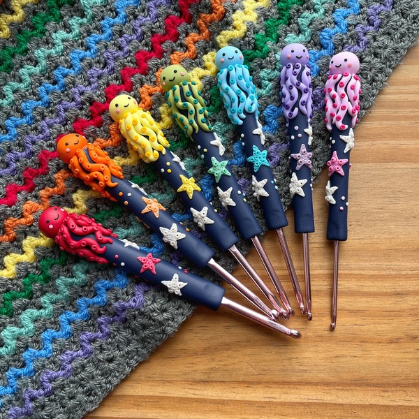 Rainbow octopus crochet hook, handmade ergonomic sea life crochet hooks, handmade crochet gifts, under the sea theme