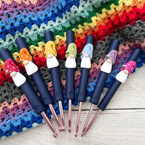 Set of 7 Rainbow Yarn Ball Crochet Hooks, Crochet Hook Set, Polymer Clay  Ergonomic Crochet Hooks 